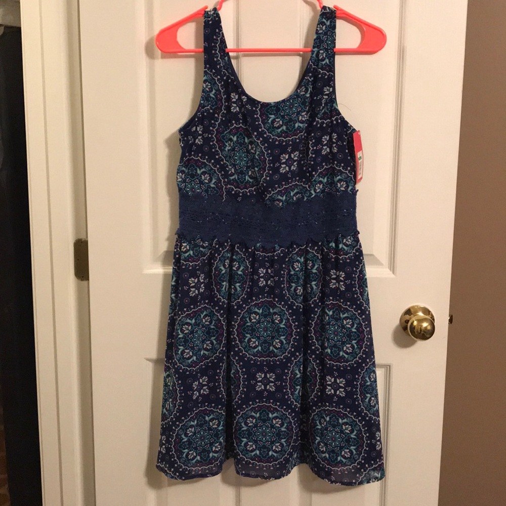 Cute summer dress with lace mid section